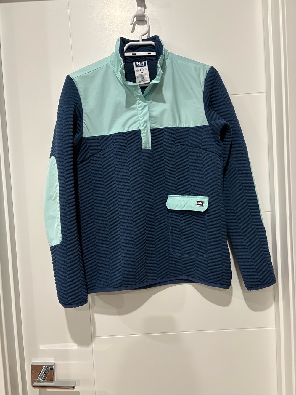 Helly Hansen Navy Blue Quilted Pullover with Aqua Blue Detailing